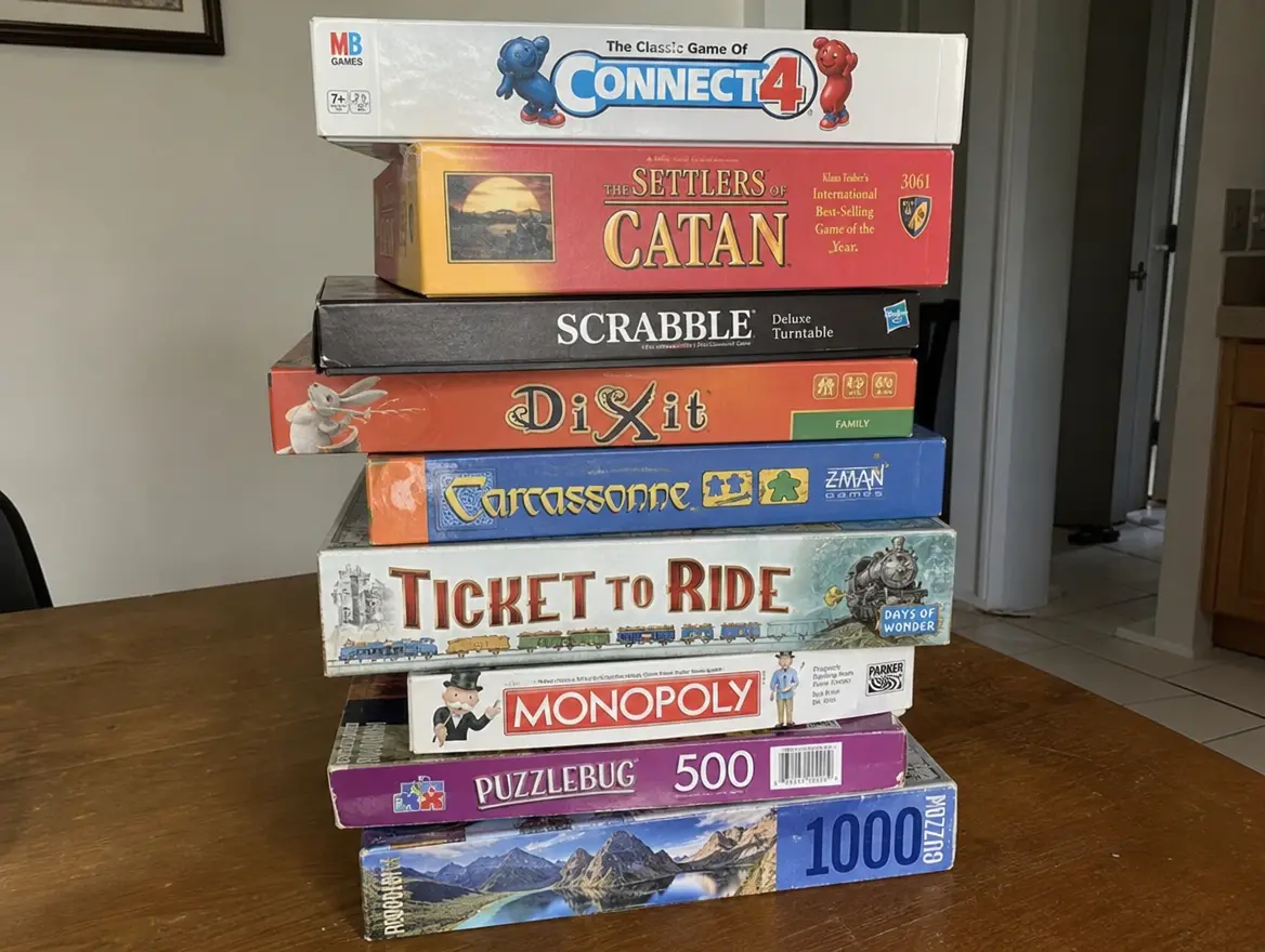 Lot jeux de société complets + puzzles à Ouangani