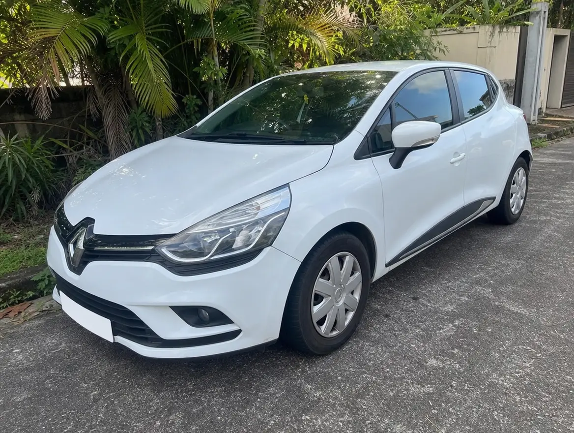 Renault Clio 4 essence · 6500 € (Chirongui)