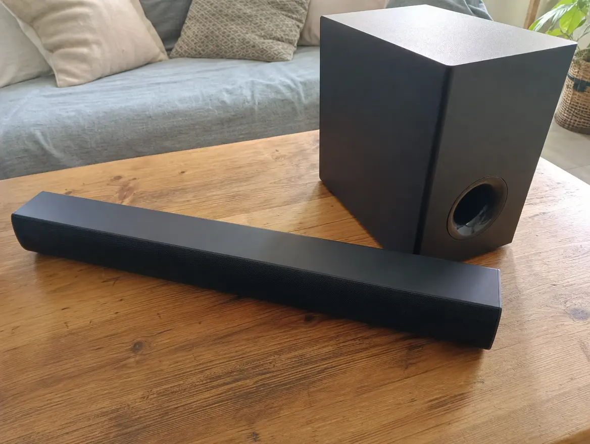 Barre de son avec caisson de basses, le son de la TV transformé · 90 € (Chiconi)