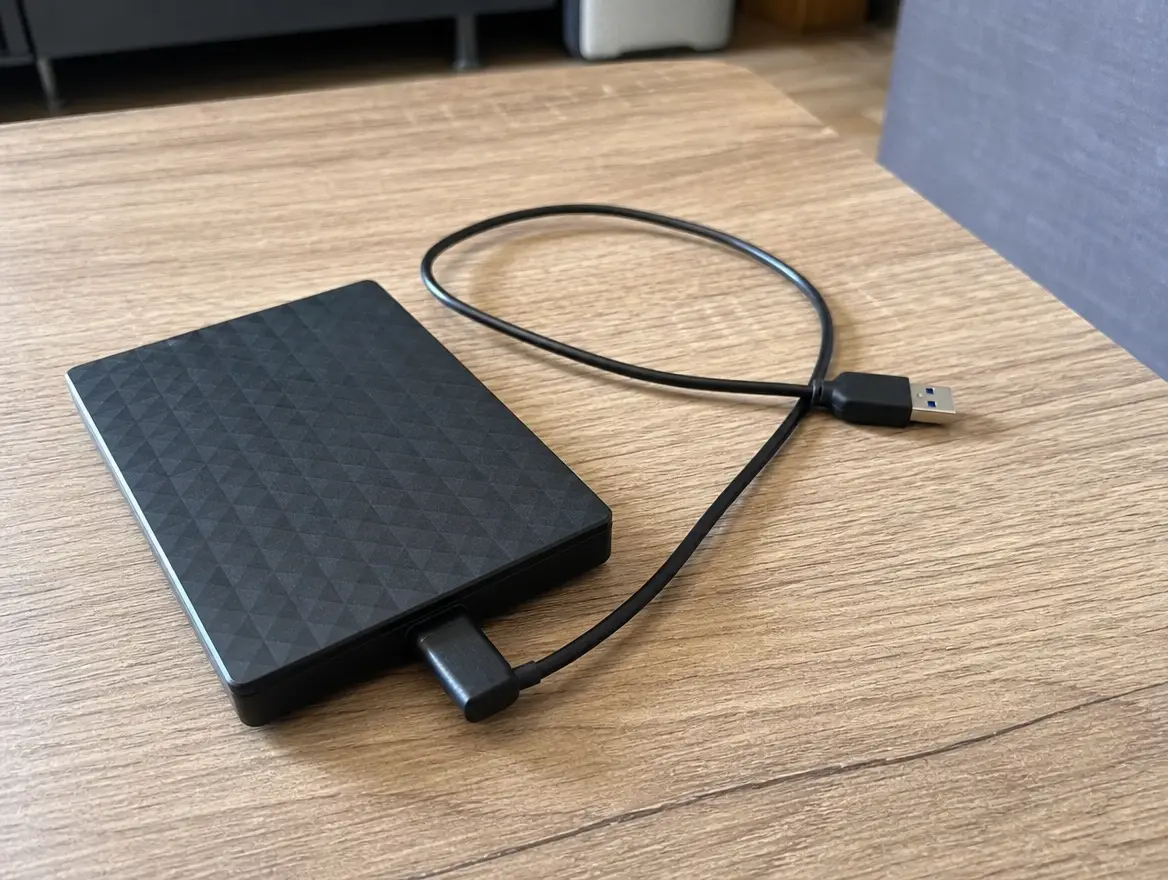 Disque dur externe 2 To, pour sauvegarder photos et films · 55 € (Pamandzi)