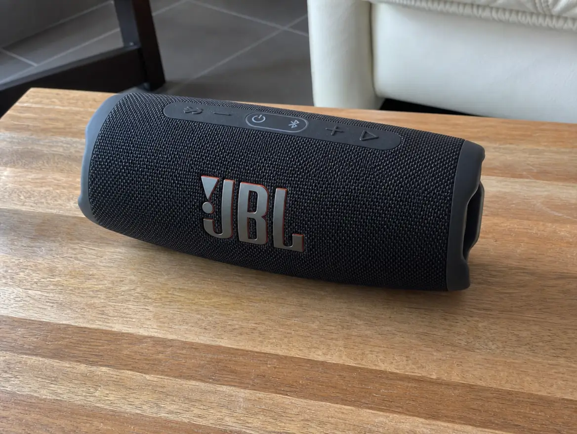 Enceinte Bluetooth JBL portable — 75 € (Tsingoni)