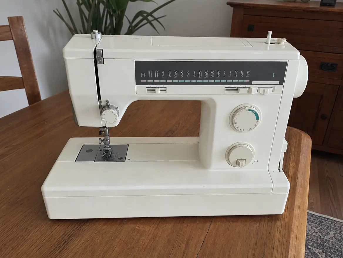 Machine à coudre électrique révisée · 90 € (Sada)