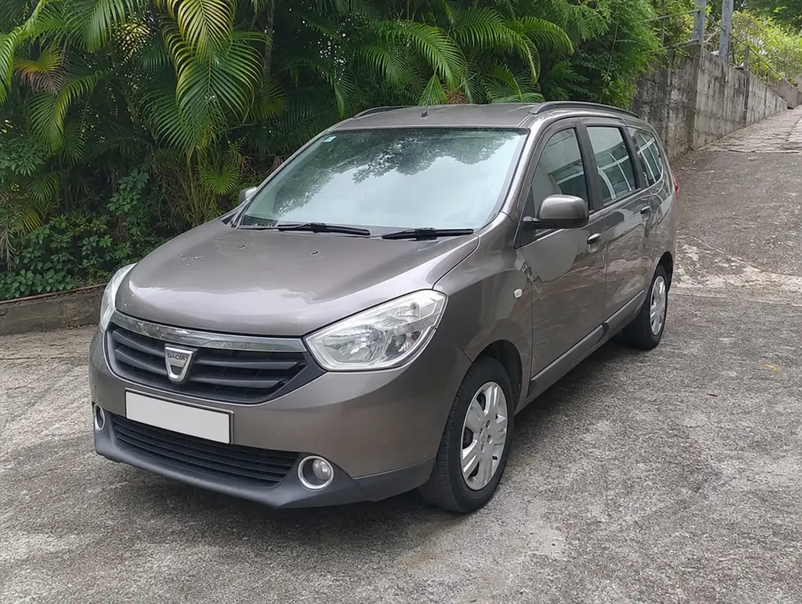7 places Dacia Lodgy 1.5 dCi pour les grandes familles à Acoua