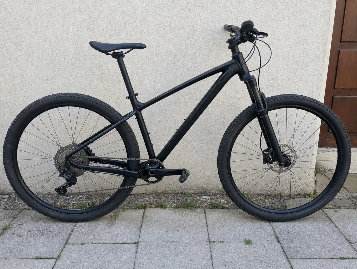 VTT semi-rigide 27,5 pouces taille M · 220 € (Mamoudzou)