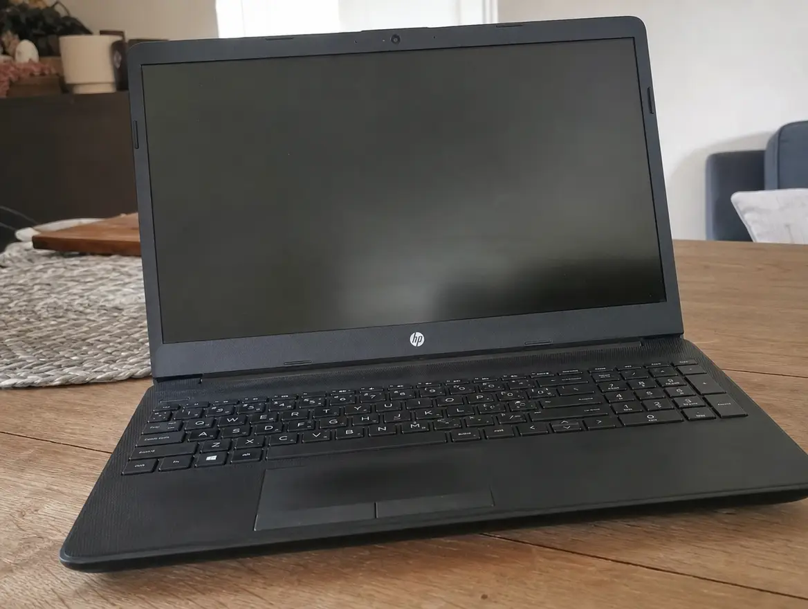 PC portable HP 15 pouces, i5 et SSD · 520 € (Koungou)