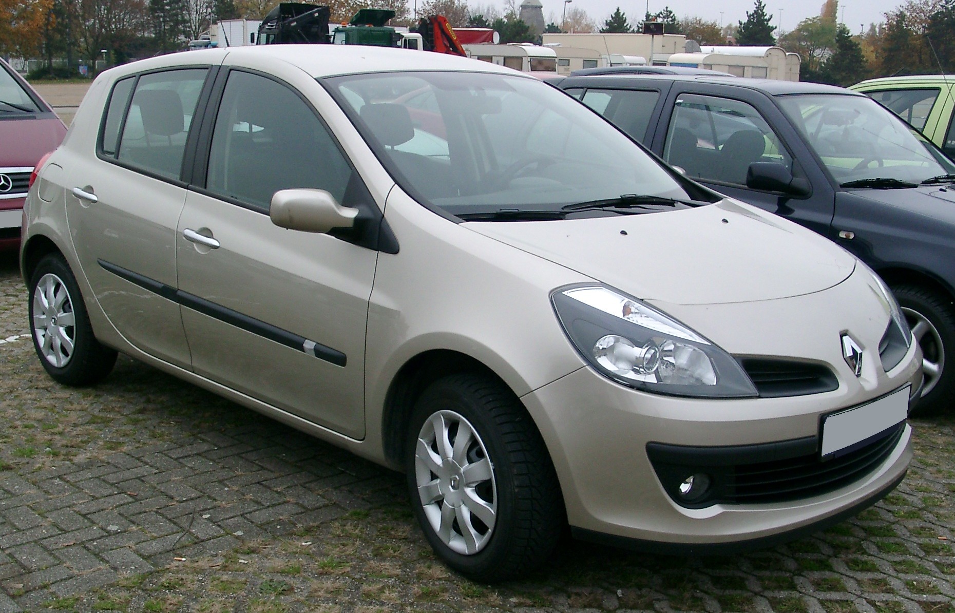 Clio 3 — 2500 € (Koungou)