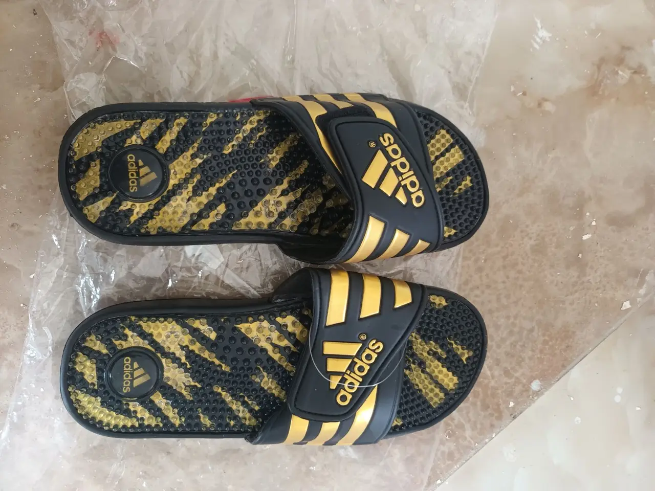 Claquette homme adidas à Ouangani