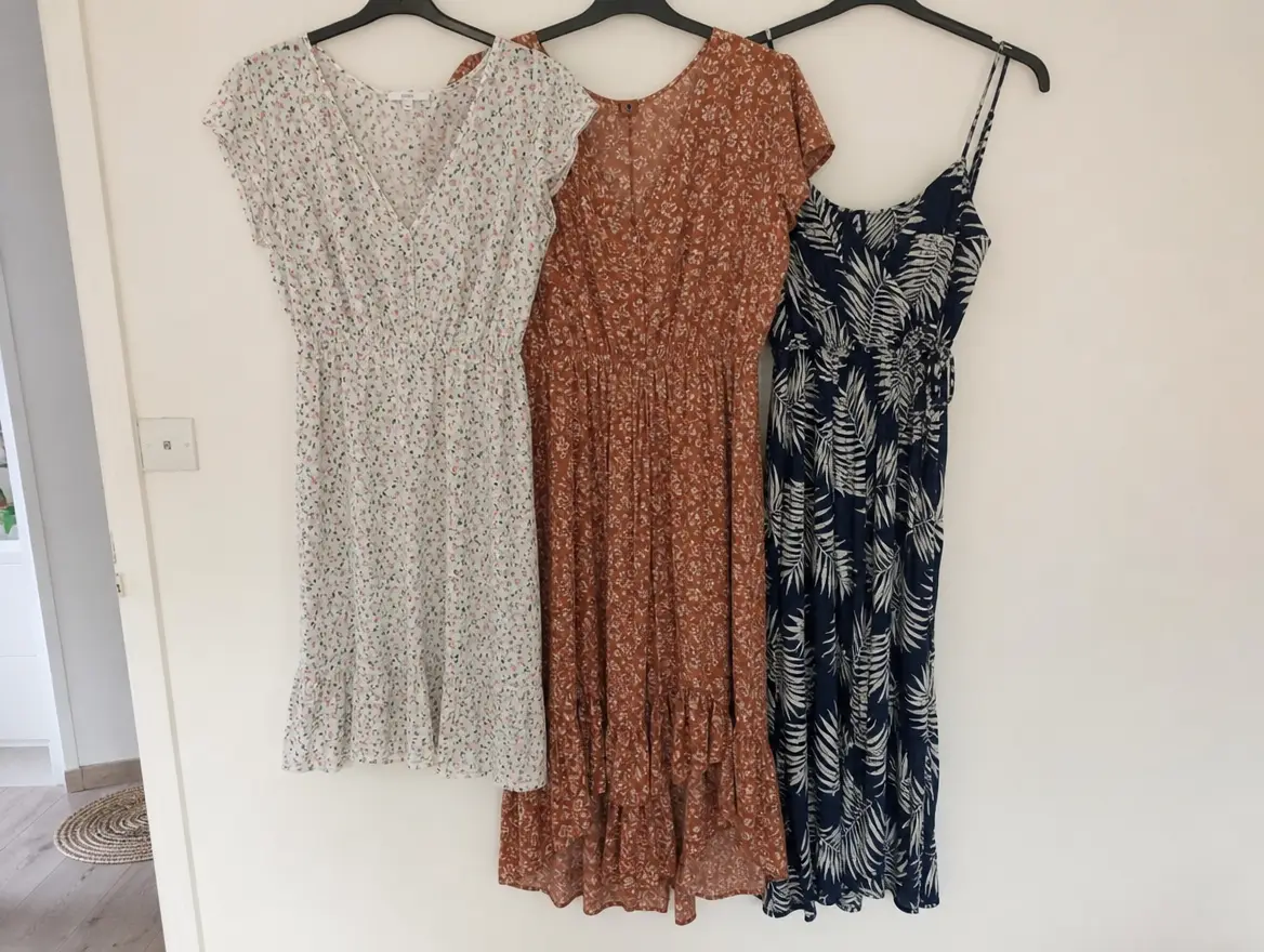 Lot de 3 robes femme été, taille M · 30 € (Dzaoudzi)