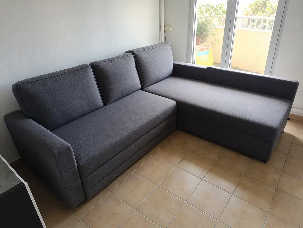 Canapé d'angle convertible 5 places gris · 280 € (Mamoudzou)