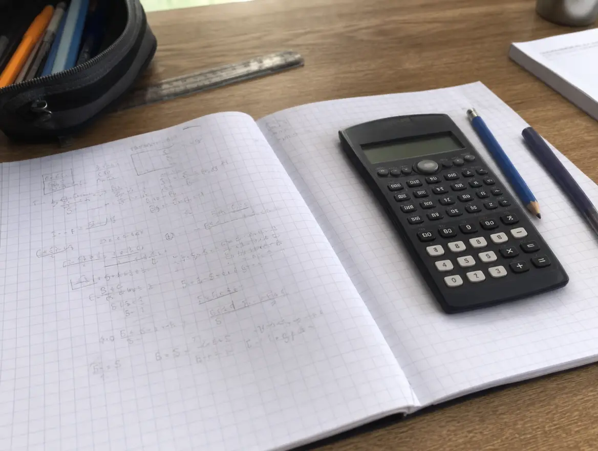 Cours particuliers maths et physique, collège et lycée · 20 € (Dzaoudzi)