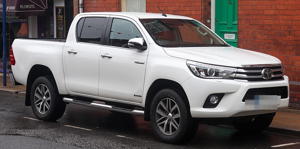 Toyota Hilux 2.4 D-4D 4x4 Double Cabine — 24500 € (Mamoudzou)
