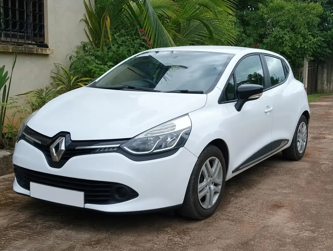 Renault Clio IV essence, petite citadine économique · 6800 € (Mamoudzou)