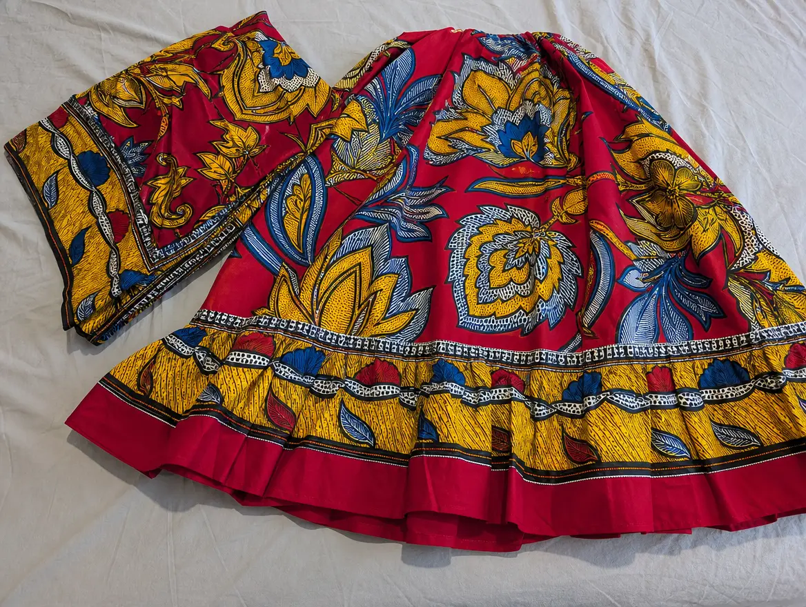 Salouva neuf jamais porté, motifs colorés · 25 € (Mamoudzou)