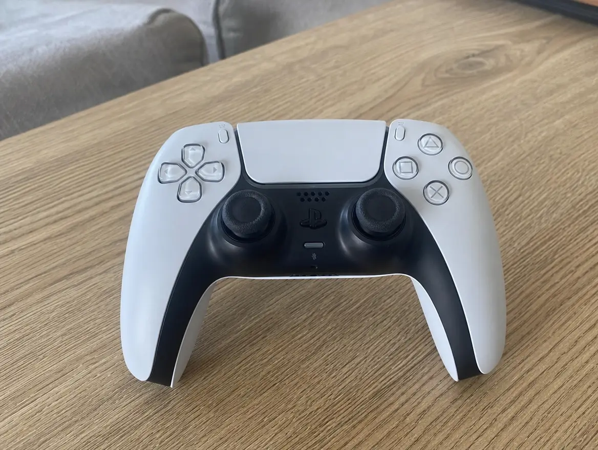 Manette PS5 DualSense — 45 € (Dzaoudzi)