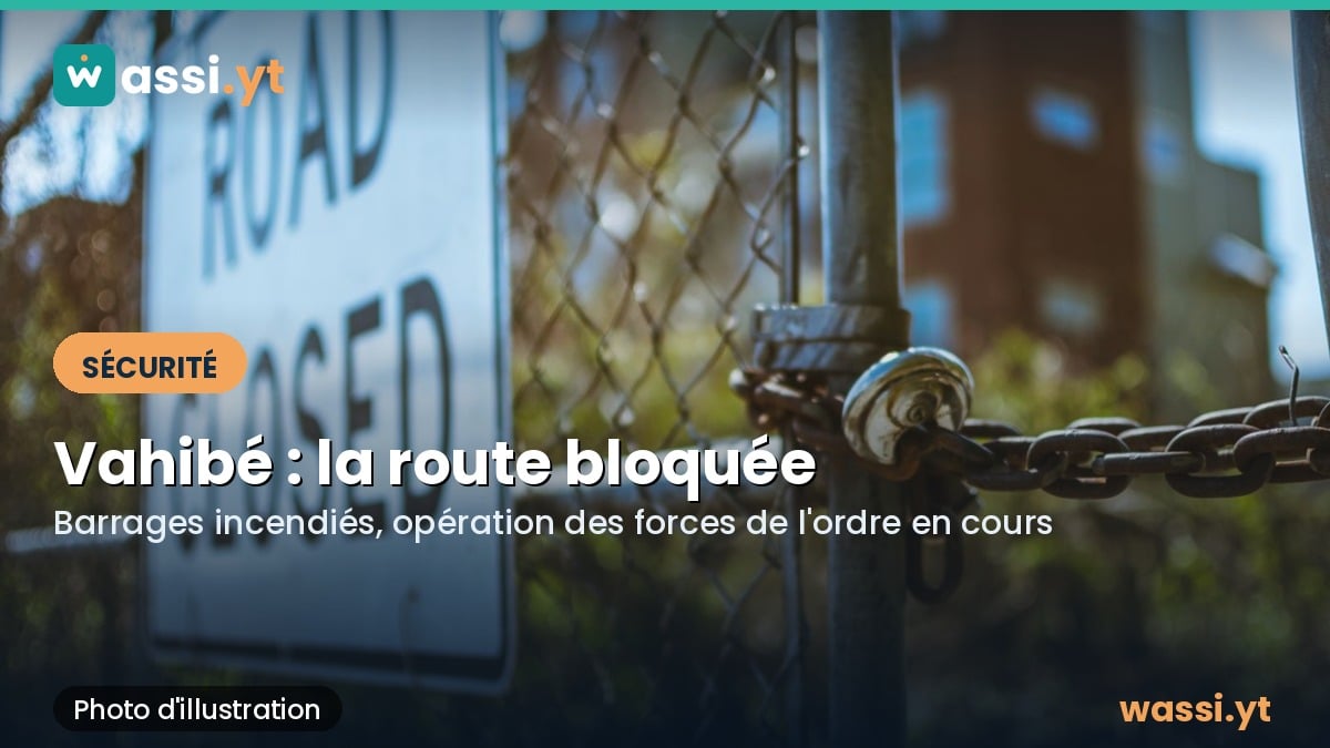 Vahibé : barrages incendiés et route bloquée, une opération des forces de l'ordre en cours