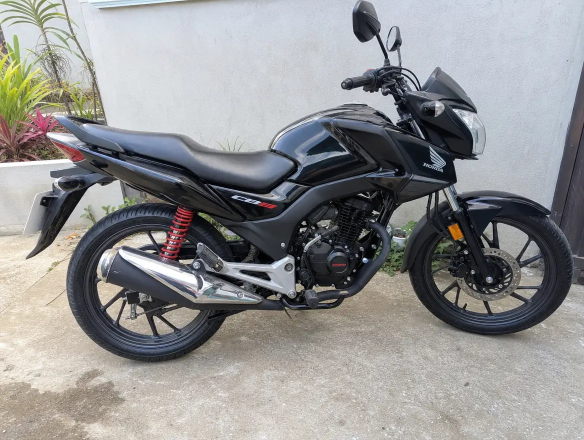 Moto Honda CB125F économique pour les trajets travail à Mtsamboro