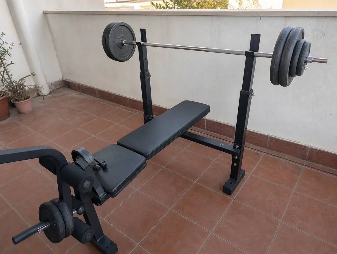 Banc de musculation + barre et 60 kg de fonte à Bandraboua