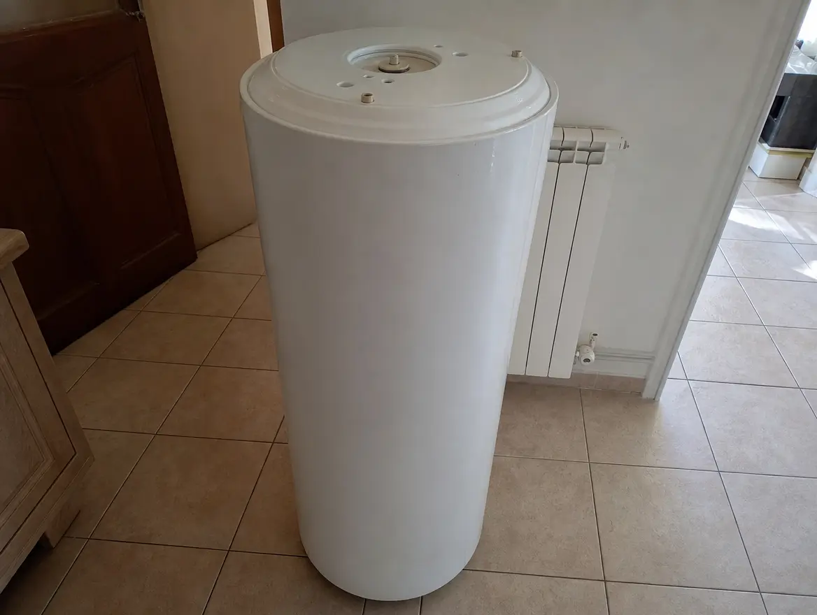 Chauffe-eau électrique 200 L, démonté suite travaux · 130 € (Mamoudzou)