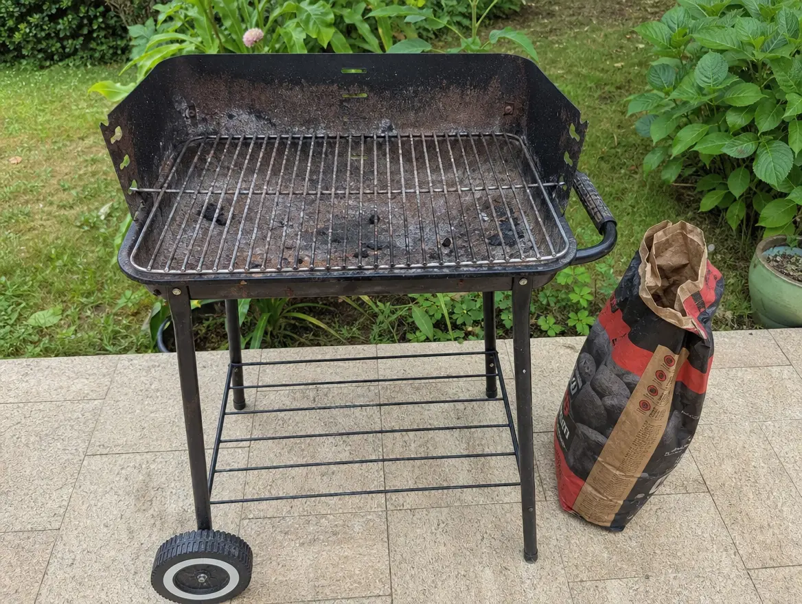 Barbecue avec sac de charbon · 40 € (Dembéni)